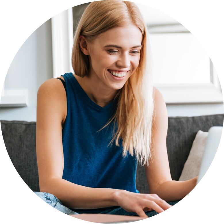 A women smiles as she accesses her DNA data on a computer